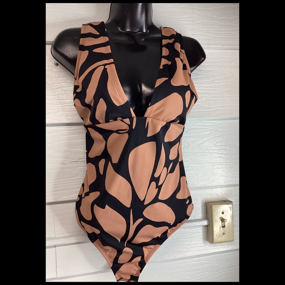 Women’s Black & Nude Patterned One-Piece Swimsuit.46 - Picture 3 of 6
